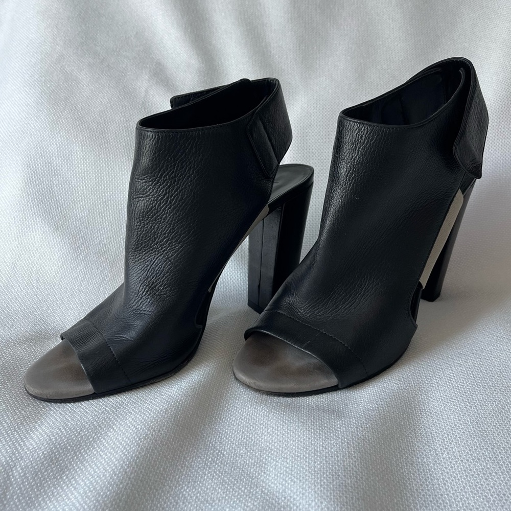 VINCE Black Leather Peep Toe Heels Booties Chunky Heel Shoe Size 7.5